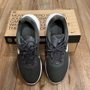 Nike Men's Dark Gray Sneakers